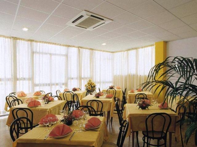 Hotel Capitol Pesaro Exterior foto