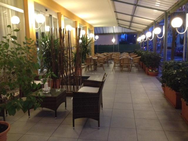 Hotel Capitol Pesaro Exterior foto