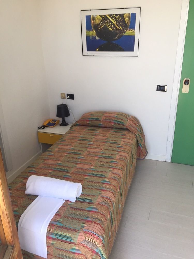 Hotel Capitol Pesaro Exterior foto