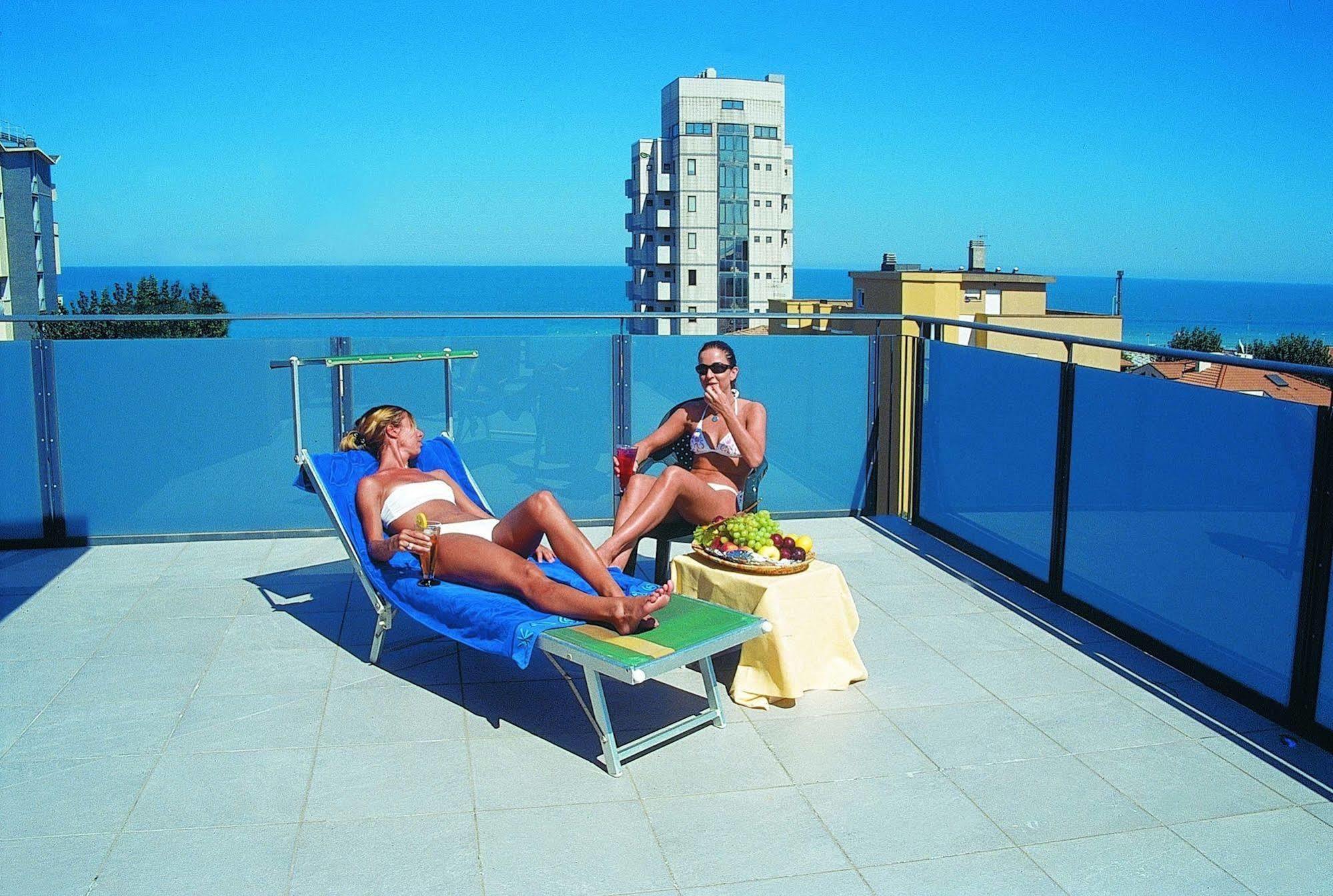 Hotel Capitol Pesaro Exterior foto