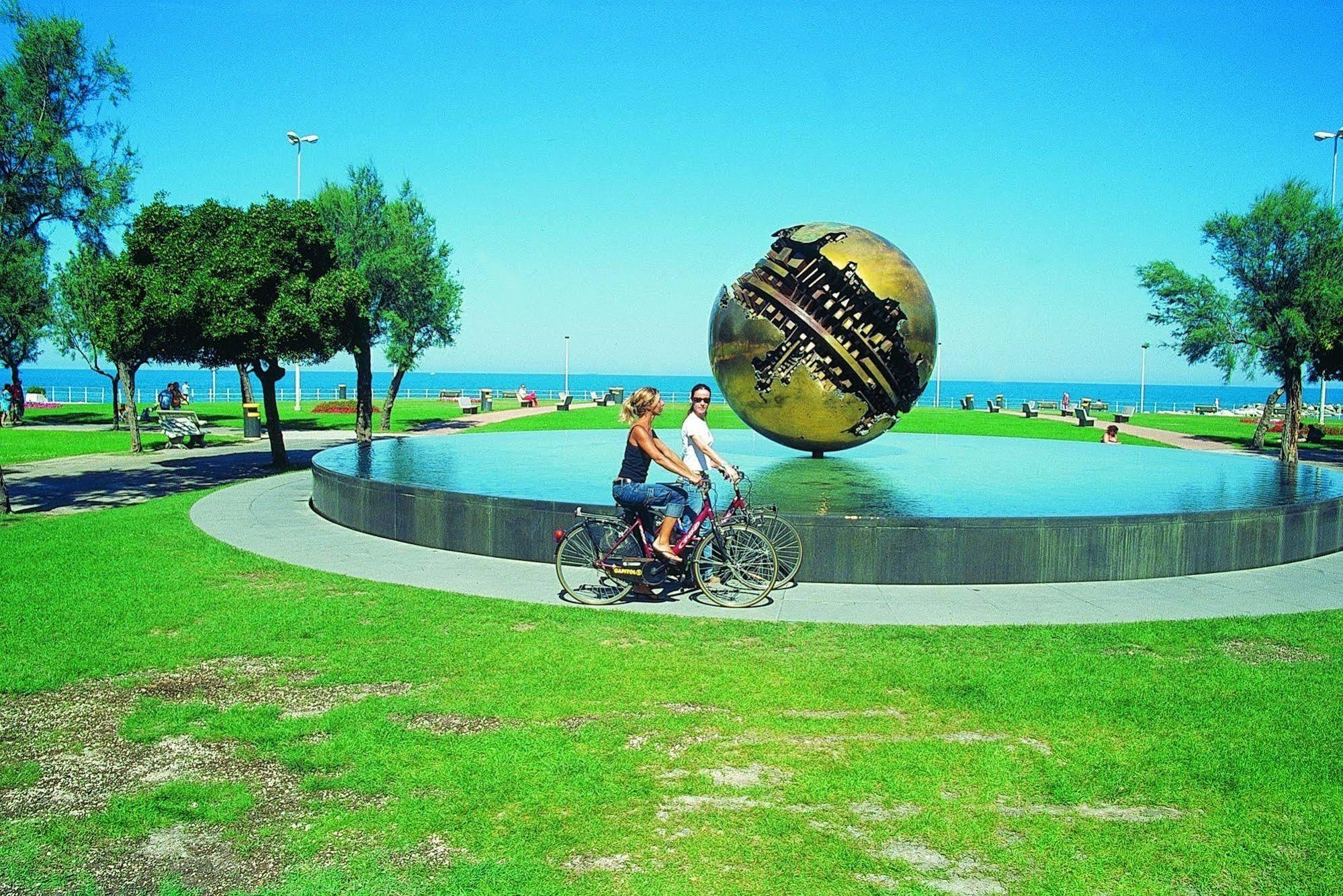 Hotel Capitol Pesaro Exterior foto